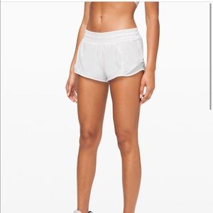 lululemon Hotty Hot Low Rise Short 2.5”